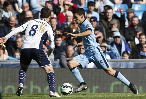 21.03.2015. Manchester, England. Barclays Premier League. Manchester City versus West Bromwich Albion. Manchester City midfielder Jes& xfa;s Navas takes on West Bromwich midfielder Craig Gardner. xAlanxMartinx  ActionPlus11606922