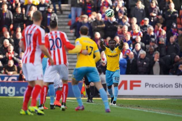 21.03.2015. Stoke, England. Barclays Premier League. Stoke City versus Crystal Palace. Crystal Palace defender Pape Souare takes a throw in. xTimxWilliamsx  ActionPlus11606929