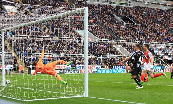 Tim Krul of Newcastle United is beaten by Arsenal s Olivier Giroud s opening goal - Newcastle United vs. Arsenal - Barclay s Premier League - St James Park - Newcastle - 21 03 2015 Pic Philip Oldham Sportimage EDITORIAL USE ONLY. No use with unauthorised audio, video, data, fixture lists, club league logos or live services. Online in-match use limited to 120 images, no video emulation. No use in betting, games or single club league player publications.