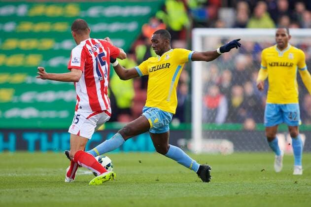 21.03.2015. Stoke, England. Barclays Premier League. Stoke City versus Crystal Palace. Crystal Palace midfielder Yannick Bolasie tackles Stoke City midfielder Steven N Zonzi. xTimxWilliamsx  ActionPlus11606960
