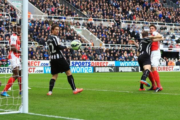 Arsenal s Olivier Giroud scores his sides second goal - Newcastle United vs. Arsenal - Barclay s Premier League - St James Park - Newcastle - 21 03 2015 Pic Philip Oldham Sportimage EDITORIAL USE ONLY. No use with unauthorised audio, video, data, fixture lists, club league logos or live services. Online in-match use limited to 120 images, no video emulation. No use in betting, games or single club league player publications.