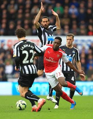 Arsenal s Danny Welbeck struggles to find a way through the Newcastle defence - Newcastle United vs. Arsenal - Barclay s Premier League - St James Park - Newcastle - 21 03 2015 Pic Philip Oldham Sportimage EDITORIAL USE ONLY. No use with unauthorised audio, video, data, fixture lists, club league logos or live services. Online in-match use limited to 120 images, no video emulation. No use in betting, games or single club league player publications.