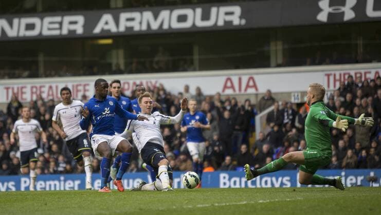 21.03.2015. London, England. Barclays Premier League. Tottenham Hotspur versus Leicester. Tottenham Hotspur s Christian Eriksen goes for goal with his effort first saved by Leicester City s Kasper Schmeichel before rebounding off Jeffrey Schlupp for an own goal xNigelxCookex  ActionPlus11607018