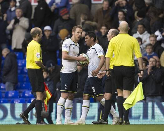 21.03.2015. London, England. Barclays Premier League. Tottenham Hotspur versus Leicester. Tottenham Hotspur s Harry Kane picks up the match ball after his hat trick helps his side to a 4-3 victory. xNigelxCookex  ActionPlus11607019