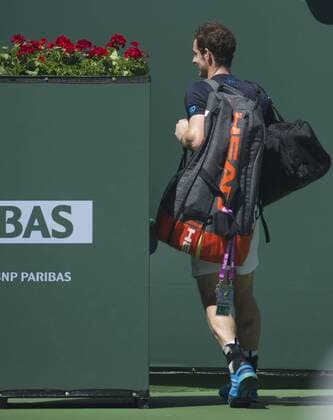 Andy Murray of Britain leaves the court after the men s semifinal match on the BNP Paribas Open tennis at the Indian Wells Tennis Garden in Indian Wells, California, the United States on March 21, 2015. (SP)US-INDIAN WELLS-TENNIS-BNP PARIBAS OPEN-MURRAY YangxLeiC 