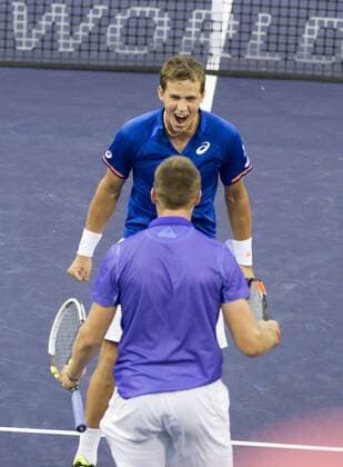 Vasek Pospisil (up) of Canada celebrates with Jack Sock of the United States after the men s double final match on the BNP Paribas Open tennis at the Indian Wells Tennis Garden in Indian Wells, California, the United States on March 21, 2015. Pospisil and Sock won 2-1. (SP)US-INDIAN WELLS-TENNIS-BNP PARIBAS OPEN-MEN S DOUBLE YangxLeic 