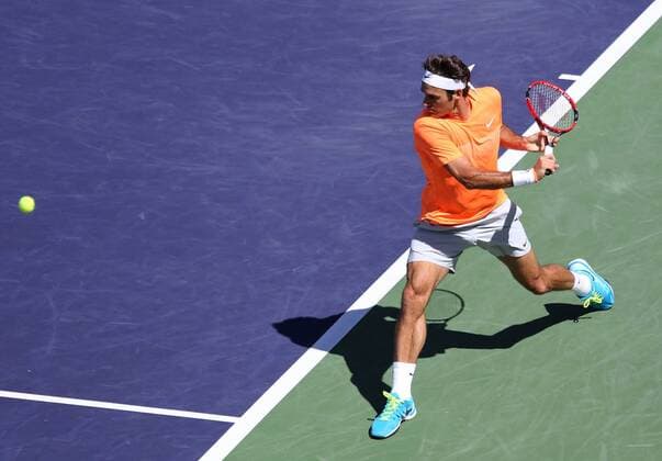 Roger Federer of Switzerland hits a shot during his men s semifinal match at the BNP Paribas Open in Indian Wells, California on March 21, 2015.  IDW20150321723 DAVIDxSILPA