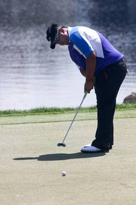 March 21, 2015 - Orlando, Florida, United States - Kiradech Aphibarnrat putts the 18th green during the third round of the Arnold Palmer Invitational presented by MasterCard at Bay Hill Club & Lodge. PGA Golf Herren 2015 - Arnold Palmer Invitational Presented by MasterCard - Third Round - ZUMAw109