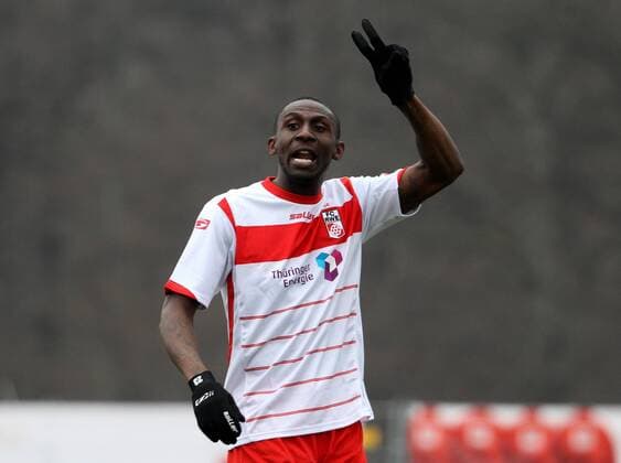GER, 3.Liga, FC Rot Weiss Erfurt vs SG Sonnenhof Grossaspach 21.03.15, Erfurt, Steigerwaldstadion, GER, 3.Liga, Saison 2014 2015, 30.Spieltag, FC Rot Weiss Erfurt vs SG Sonnenhof Grossaspach im Bild Steve Gohouri (Erfurt) gibt Anweisungen