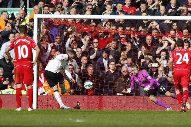 22.03.2015. Liverpool, England. Barclays Premier League. Liverpool versus Manchester United ManU Liverpool keeper Simon Mignolet saves Wayne Rooney s late penalty. xAlanxMartinx  ActionPlus11607380