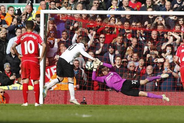 22.03.2015. Liverpool, England. Barclays Premier League. Liverpool versus Manchester United ManU Liverpool keeper Simon Mignolet saves Wayne Rooney s late penalty. xAlanxMartinx  ActionPlus11607382
