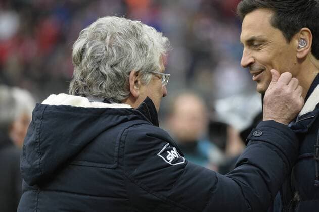 SKY Chefmoderator TV-Moderator Marcel Reif kneift Sebastian Hellmann zärtlich in die Wange FC Bayern München FCB gegen Borussia Mönchengladbach BMG Gladbach Fußball Bundesliga Herren GER 1. BL Spieltag 26 26. Spieltag Saison 2014 2015 München Allianz-Arena 22.03.2015 FC Bayern München FCB gegen Borussia Mönchengladbach BMG Gladbach