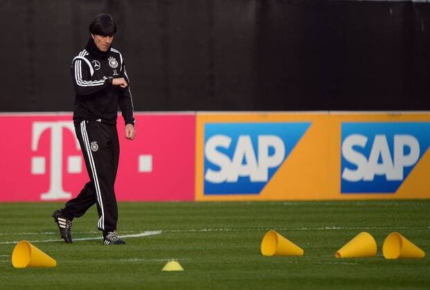 23.03.2015, xjhx, Fussball International, Training Deutschen Fussball Nationalmanschaft, v.l. Trainer Joachim JOGI Loew (Deutsche Fussball Nationalmannschaft DFB)