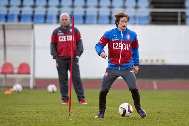 Tomas Rosicky of Czech national soccer team in action during the training prior to the qualification match against Latvia for the European Championships in Prague, Czech Republic, March 23, 2015. (CTKxPhoto VitxSimanek) CTKPhotoP201503230695301  VIS 005