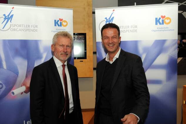 23.03.2015 Frankfurt, Hotel Lindner Kio Kinderhilfe Organtransplantation, Sportler für Organspende Bayern-Legende Paul Breitner (Bayern München) und der ehemalige Sportdirektor des VfB Stuttgart Fredi Bobic