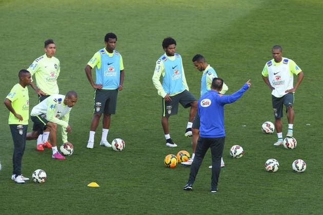 Carlos Dunga - Training brasilianische Nationalmannschaft, Stade Charlety Paris - 23 03 2015 GwendolineLeGoff Panoramic 