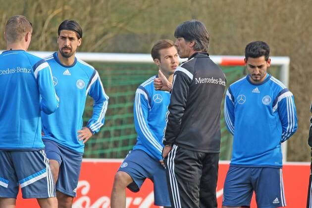 Bundestrainer Joachim Loew mit Sami Khedira, Mario Goetze und Ilkay Guendogan -Training der Deutschen Nationalmannschaft in Frankfurt
