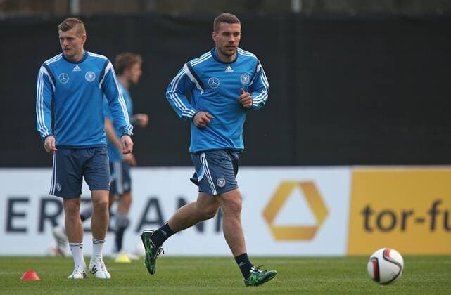 24.03.2014, Fussball Deutsche Nationalmannschaft, Abschlusstraining des DFB-Teams in der Commerzbank-Arena Frankfurt, vor dem Testspiel, Deutschland - Australien in Kaiserslautern. v.l. Toni Kroos (Deutschland) , Lukas Podolski (Deutschland) 