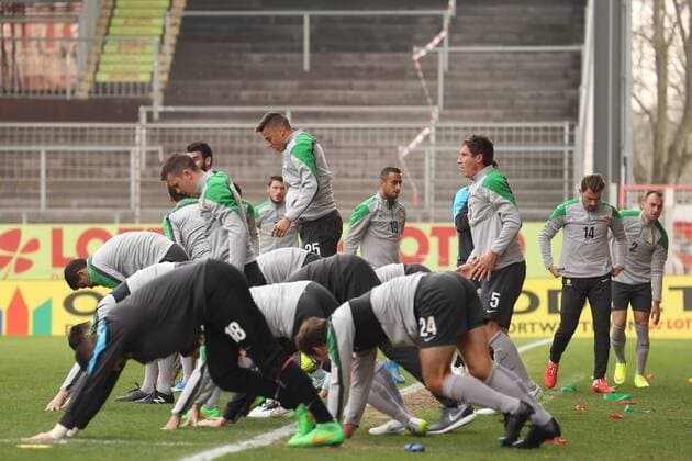 TRAINING FUSSBALL NATIONALMANNSCHAFT AUSTRALIEN BRUCHWEG STADION MAINZ 