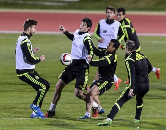 Spanish national team Nationalteam training session. In this picture, Gerard Pique, Mikel San Jose and Pedro Rodriguez. xDIEGOxGxSOUTOx 