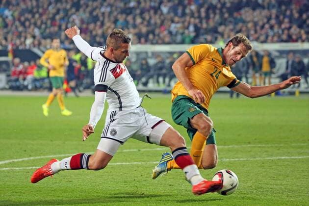 Lukas Podolski (D) gegen Luke Devere (AUS) - Deutschland vs. Australien, Fritz-Walter-Stadion Kaiserslautern