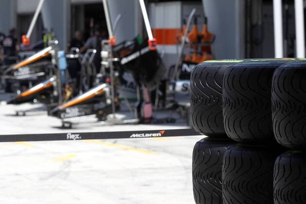 Motorsports: FIA Formula One World Championship WM Weltmeisterschaft 2015, Grand Prix of Malaysia, Pirelli, tire, tires, tyre, tyres, wheel, wheels, Reifen, Rad, feature xHOCHxZWEIx