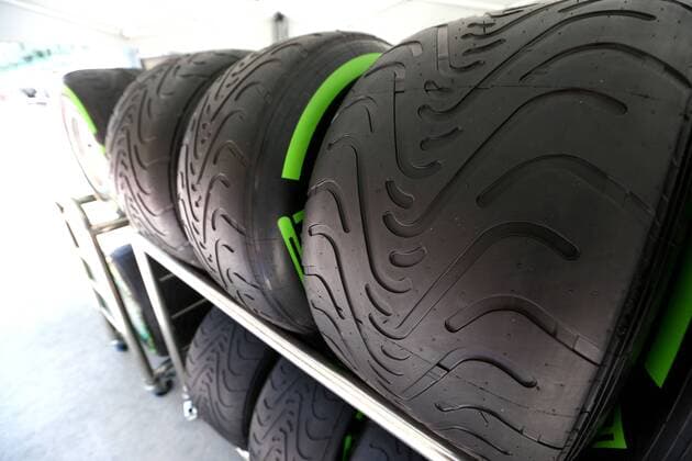 Motorsports: FIA Formula One World Championship WM Weltmeisterschaft 2015, Grand Prix of Malaysia, Pirelli, tire, tires, tyre, tyres, wheel, wheels, Reifen, Rad, feature xHOCHxZWEIx