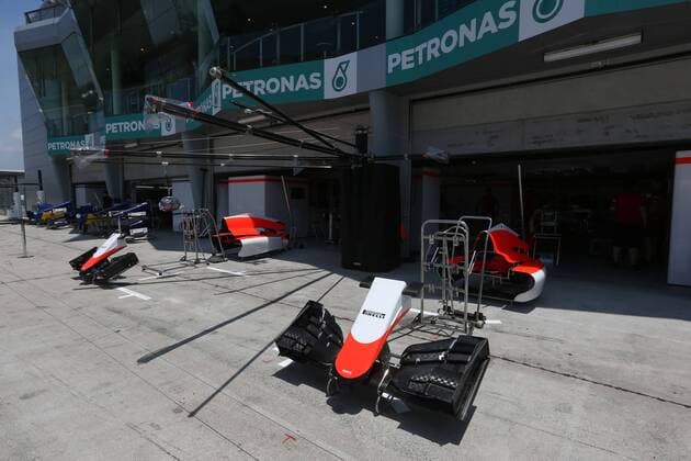 Motorsports: FIA Formula One World Championship WM Weltmeisterschaft 2015, Grand Prix of Malaysia, garage of Manor Marussia F1 Team xHOCHxZWEIx