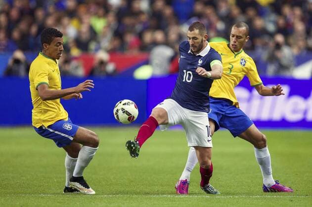 (L-R) Luiz Gustavo of Brazil, Karim Benzema of France, Miranda of Brazil during the International Friendly Länderspiel match between France and Brazil on March 26, 2015 at Stade France in Paris, France. France v Brazil International Friendly 2014 2015 xVIxxIVx 3713317