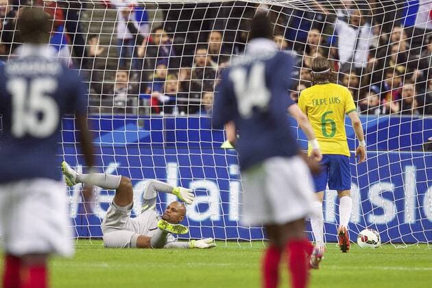 (L-R) goalkeeper Jefferson of Brazil, Filipe Luis of Brazil 1-0 during the International Friendly Länderspiel match between France and Brazil on March 26, 2015 at Stade France in Paris, France. France v Brazil International Friendly 2014 2015 xVIxxIVx 3713351