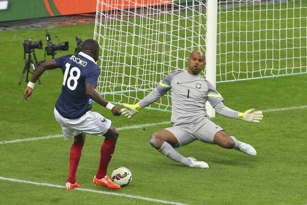Moussa Sissoko (FRA) vs Jefferson de Oliveira Galvao ( Gardien Bresil) Frankreich - Brasilien 26 03 2015 GwendolineLeGoffx 
