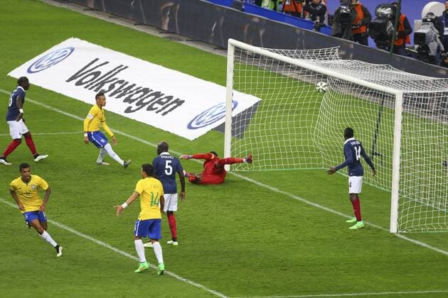 Tor Luiz Gustavo (BRA) vs Steve Mandanda (FRA) Frankreich - Brasilien 26 03 2015 GwendolineLeGoffx 