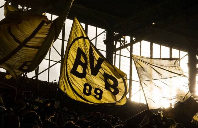 Samstag 27.02.2015, 1. Bundesliga, Fussballbundesliga, Saison 2014 2015, 23. Spieltag, BV Borussia Dortmund - FC Schalke 04 3:0, Feature, BVB Fahne, BVB Logo DeFodi01045018193
