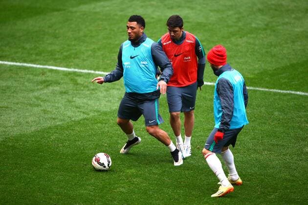 Turkey National football team during a training session in Amsterdam and a press conference PK Pressekonferenz in Amsterdam, Netherlands, 27 March 2015. The Turkeys will face Nedherland in the UEFA EURO EM Europameisterschaft Fussball 2016 qualifying soccer match on 28 March 2015. Pictured: Colin Kazim Richard, Ozan Tufan 