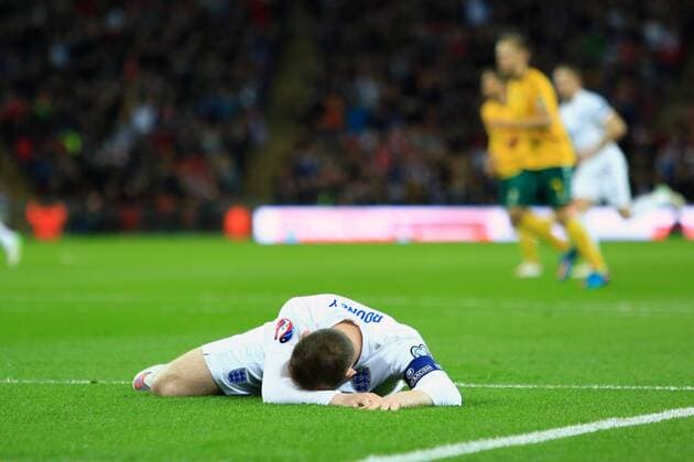 Wayne Rooney of England looks dejected having hit the post - England vs. Lithuania - UEFA EURO EM Europameisterschaft Fussball 2016 Qualifier - Wembley Stadium - London - 27 03 2015 Pic Philip Oldham Sportimage EDITORIAL USE ONLY. No use with unauthorised audio, video, data, fixture lists, club league logos or live services. Online in-match use limited to 120 images, no video emulation. No use in betting, games or single club league player publications.
