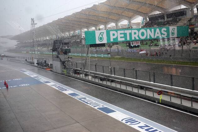Unwetter beim Qualifying, formula 1 GP, Malaysia in Kuala Lumpur Sepang 28.03.2015 Photo:mspb Thomas Melzer Unwetter beim Qualifying; formula 1 GP, Malaysia