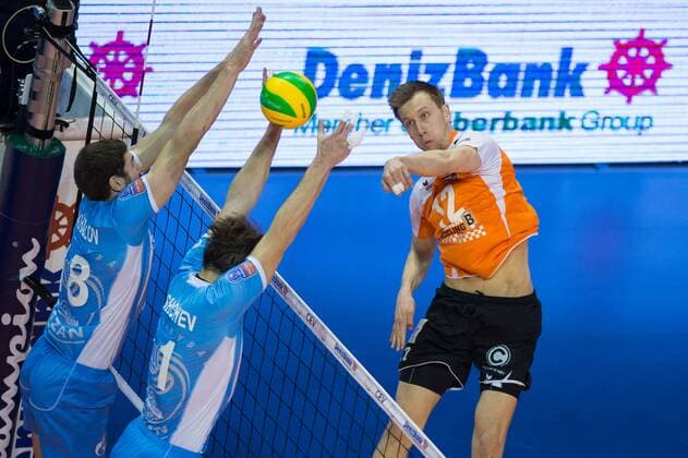 28.03.2015, Max Schmeling Halle, Berlin Volleyball, 2015 CEV Volleyball Champions League, Final Four, Halbfinale, BR Volleys (GER) vs. Zenit Kazan (RUS) Block Doppelblock Maxim Mikhailov ( 18 Kazan RUS), Andrey Ashchev ( 11 Kazan RUS) - Angriff Paul Carroll ( 12 Berlin)