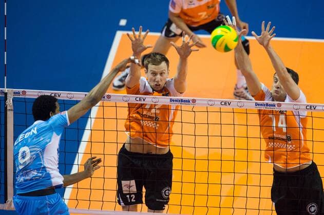 28.03.2015, Max Schmeling Halle, Berlin Volleyball, 2015 CEV Volleyball Champions League, Final Four, Halbfinale, BR Volleys (GER) vs. Zenit Kazan (RUS) Angriff Wilfredo Leon ( 9 Kazan RUS) - Block Doppelblock Paul Carroll ( 12 Berlin), Tomas Kmet ( 14 Berlin)