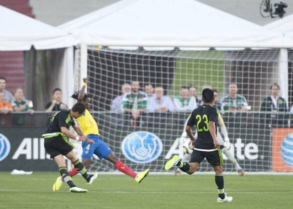 March 28, 2015 - Los Angeles, California, USA - 28 Mar 2015. Mexico defeated Ecuador, 1-0, in a friendly game held at the Los Angeles Coliseum. Pictured Javier (Chicharito) Hernandez scoring a goal in the first half. Mexico defeated Ecuador, 1-0 - ZUMAp124