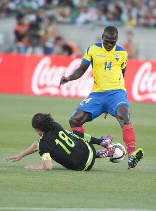 March 28, 2015 - Los Angeles, California, USA - 28 Mar 2015. Mexico defeated Ecuador, 1-0, in a friendly game held at the Los Angeles Coliseum. Pictured is Osbaldo Lastra (Ecuador) defended by Andres Guardado Mexico defeated Ecuador, 1-0 - ZUMAp124