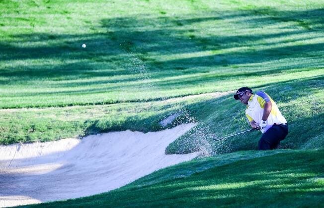 Mar 27, 2015- San Antonio, TX-- Kiradech Aphibarnrat blasts from a bunker during second round play of the Valero Texas Open at the AT&T Oaks Course, TPC San Antonio in San Antonio, Texas. GOLF: MAR 27 PGA Golf Herren - Valero Texas Open - Second Round Icon1503270022015 EDITORIAL USE ONLY