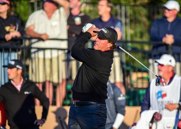 Mar 27, 2015- San Antonio, TX-- Phil Mickelson tees off during second round play of the Valero Texas Open at the AT&T Oaks Course, TPC San Antonio in San Antonio, Texas. GOLF: MAR 27 PGA Golf Herren - Valero Texas Open - Second Round Icon1503270092015 EDITORIAL USE ONLY