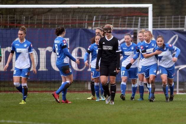 Hoffenheim jubelt, Lena Wermelt (Herforder SV) ist bedient. Torschütze, scores the goal, Tor, Goal, Torerfolg, Aktion, Action Fussball, Allianz Frauen-Bundesliga, Herforder SV - TSG 1899 Hoffenheim xygx