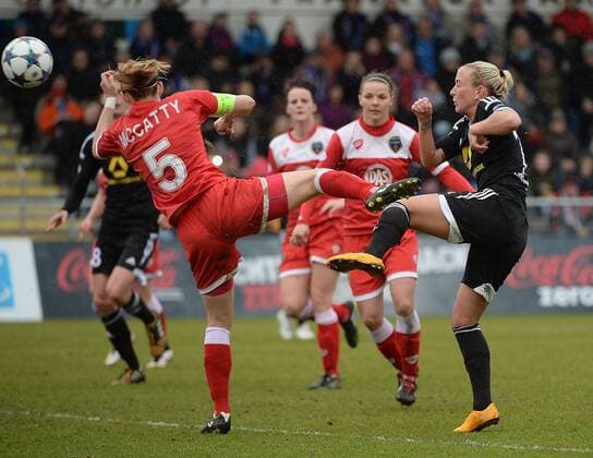 29.03.2015, xjhx, Fussball Champions League 1 4 Finale, 1.FFC Frankfurt - Bristol Academy WFC, v.l. Grace McCatty (Brystol WFC), Mandy Islacker (1.FFC Frankfurt) Goal scored, Tor zum 3:0
