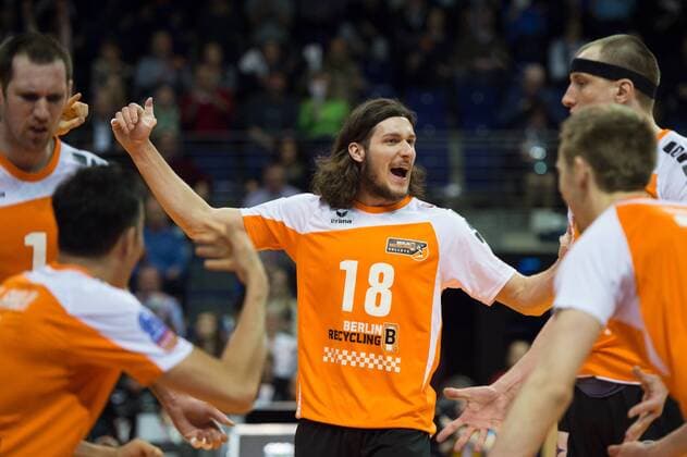 29.03.2015, Unter den Linden, Berlin Volleyball, 2015 CEV Volleyball Champions League, Final Four, Spiel Platz 3 4, BR Volleys (GER) vs. PGE Skra Belchatow (POL) Jubel Kawika Shoji ( 7 Berlin), Scott Joseph Touzinsky ( 1 Berlin), Francesco de Marchi ( 18 Berlin), Paul Carroll ( 12 Berlin), Felix Fischer ( 6 Berlin)