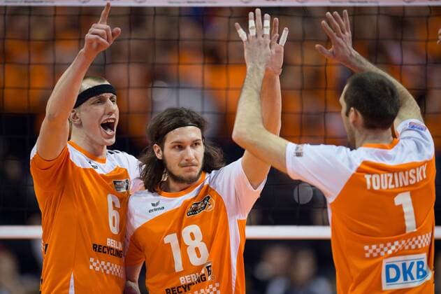 29.03.2015, Unter den Linden, Berlin Volleyball, 2015 CEV Volleyball Champions League, Final Four, Spiel Platz 3 4, BR Volleys (GER) vs. PGE Skra Belchatow (POL) Jubel Felix Fischer ( 6 Berlin), Francesco de Marchi ( 18 Berlin), Scott Joseph Touzinsky ( 1 Berlin)