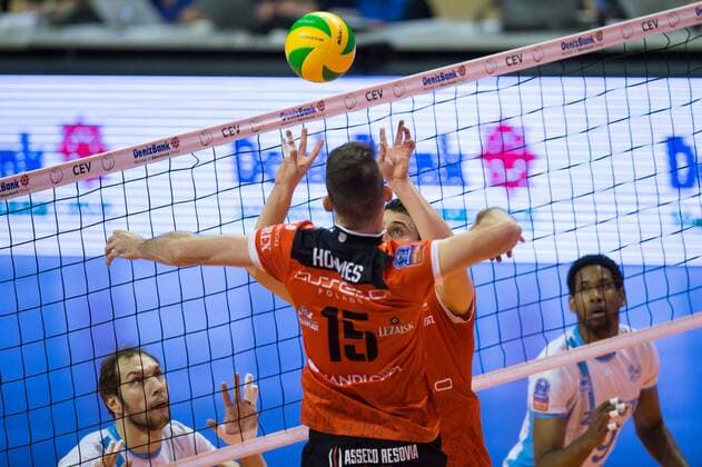 29.03.2015, Max Schmeling Halle, Berlin Volleyball, 2015 CEV Volleyball Champions League, Final Four, Finale, Zenit Kazan (RUS) vs. Asseco Resovia Rzeszow (POL) Russel Holmes ( 15 Rzeszow), Zuspiel Fabian Drzyzga ( 11 Rzeszow)