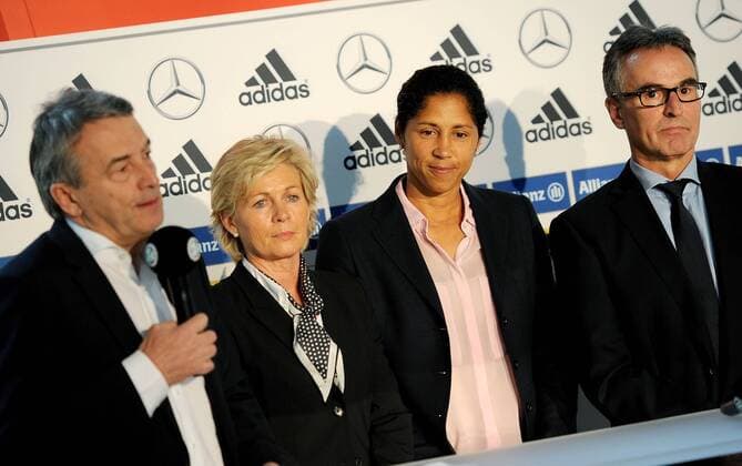 30.03.2015, xfux, Fussball, DFB Pressekonferenz Damen, v.l. DFB Praesident Wolfgang Niersbach (Deutsche Fussball Bund), Trainerin Silvia Neid (Deutschland), Neue Trainerin Steffi Jones (Deutsche Fussball Nationalmanschaft Damen), Helmut Sandrock (Generalsekräter, Deutsche Fussball Bund)