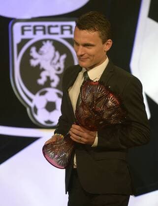 Czech soccer player David Lafata poses with award for the League Personality during the Czech Footballer of the Year for 2014 ceremony, organised by the Czech Football Association (FACR) in Prague, Czech Republic, March 29, 2015. (CTKxPhoto MichalxKrumphanzl) CTKPhotoP201503290488101  _KRU6272