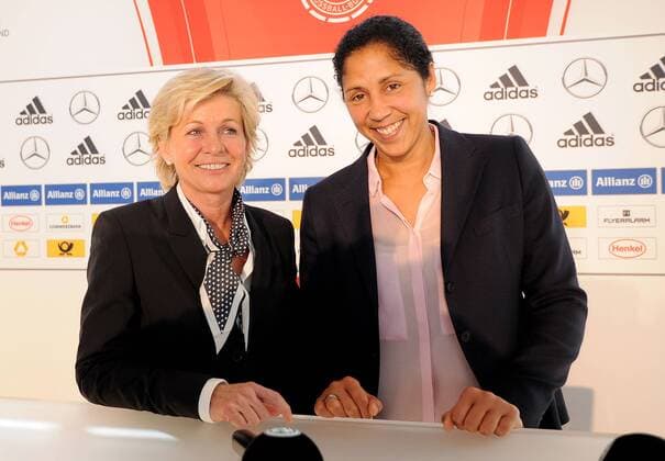 30.03.2015, xfux, Fussball, DFB Pressekonferenz Damen, v.l. Trainerin Silvia Neid ((Deutsche Fussball Nationalmanschaft Damen), Neue Trainerin Steffi Jones (Deutsche Fussball Nationalmanschaft Damen)